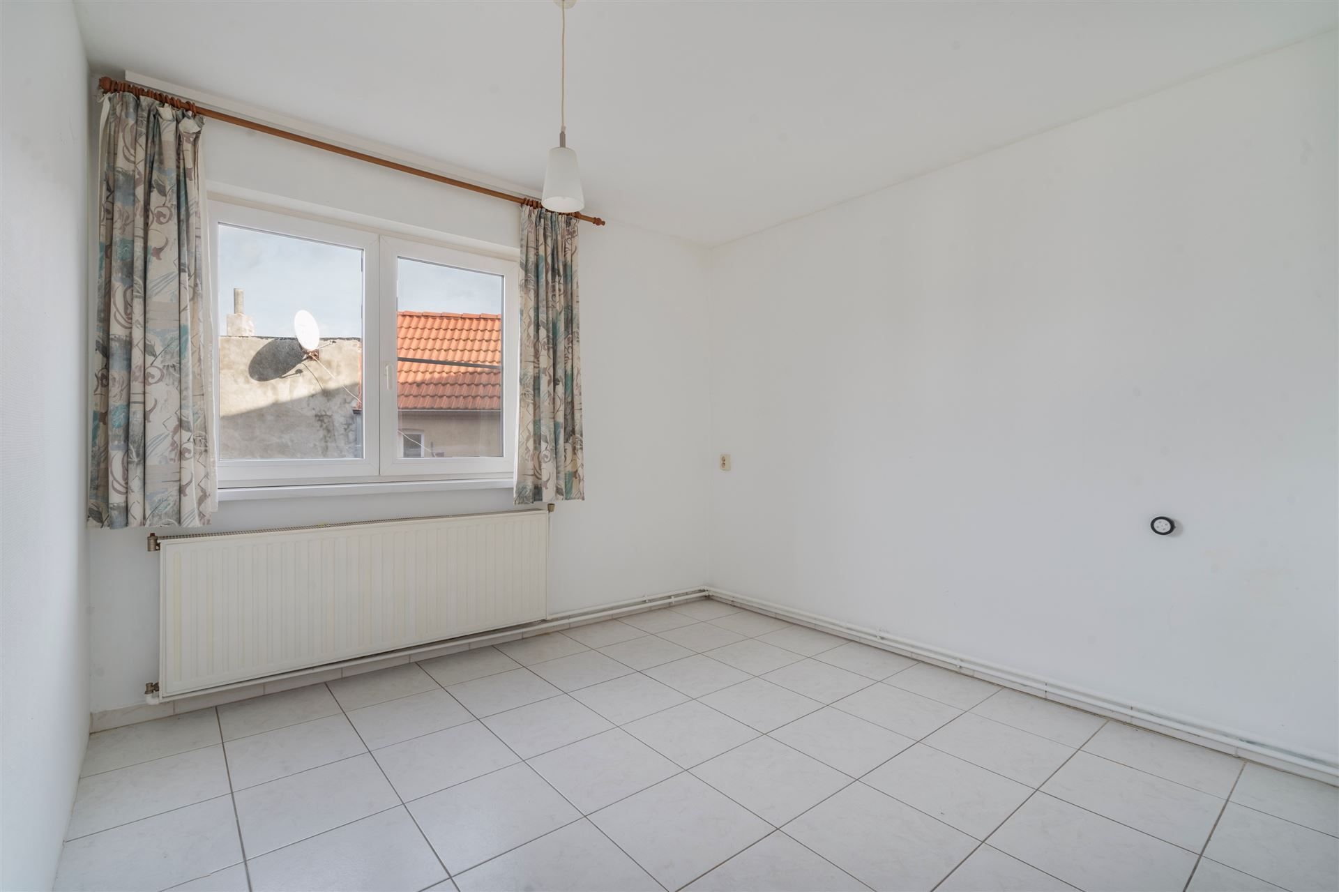 ONGEMEUBELD / 2DE VERDIEP / GEEN LIFT foto 6