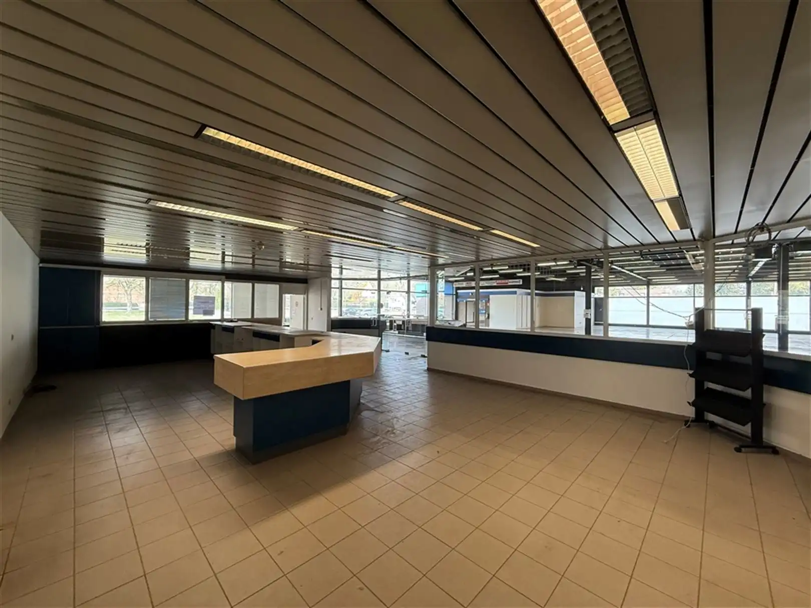 B2B Showroom met buitenterrein op zichtlocatie foto 16