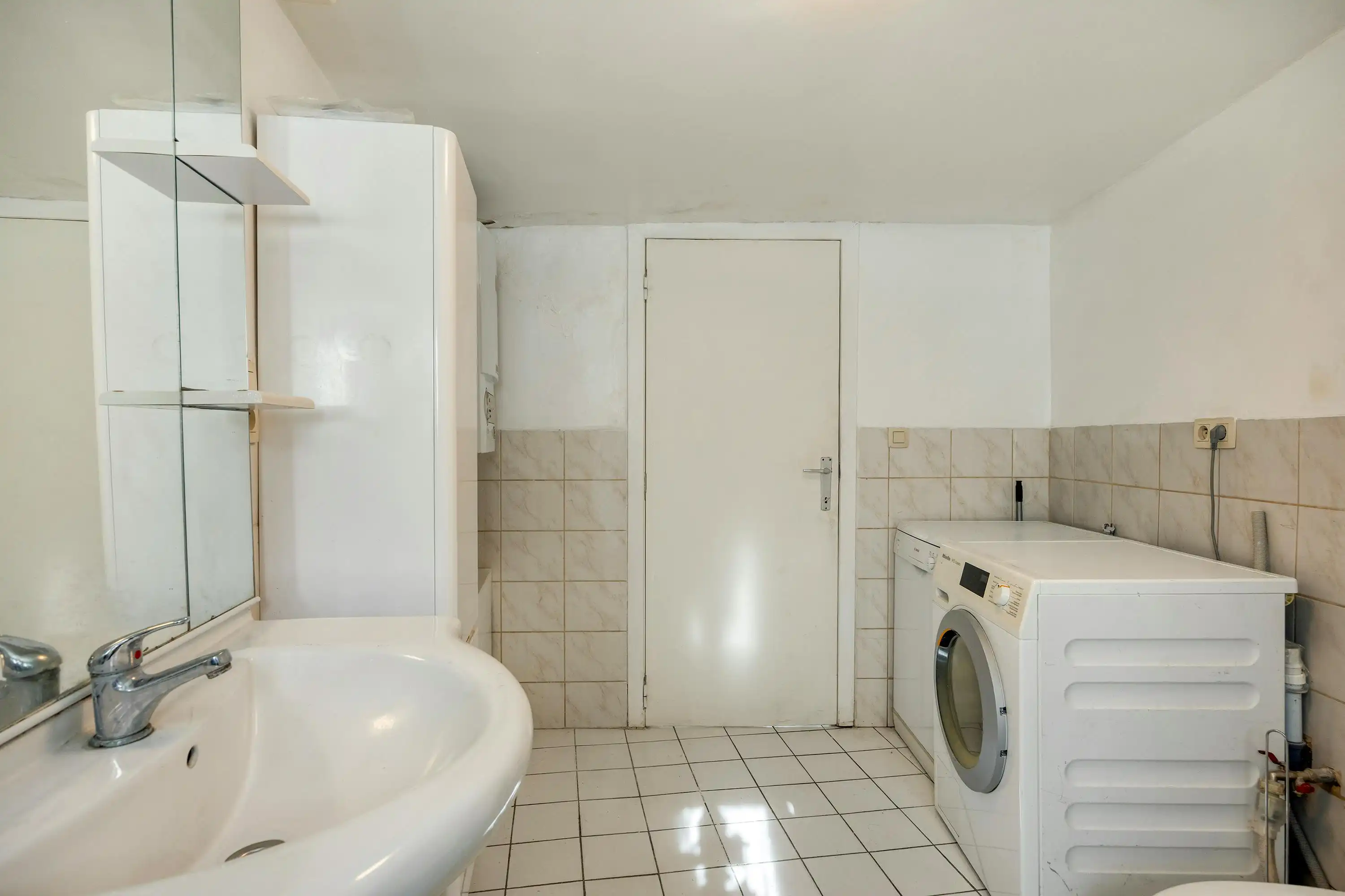 Charmante tweegevelwoning te koop in hartje Strombeek-Bever foto 8