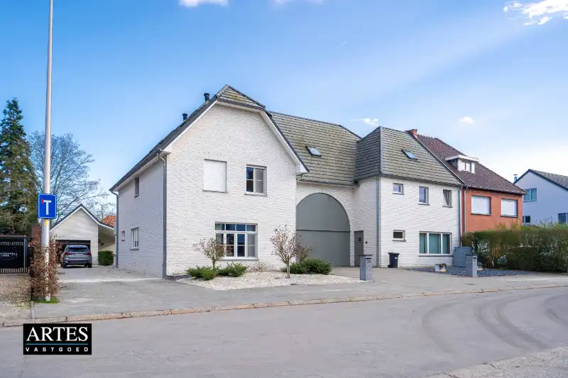 Karaktervolle woning met moderne luxe foto 2