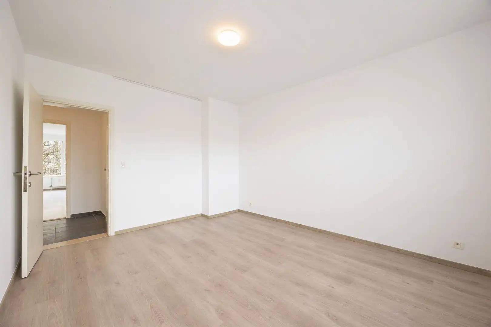 Opgefrist 2-slaapkamer appartement foto 12