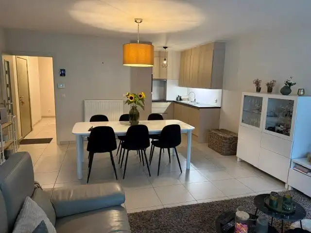 Ruim en toegankelijk 2-slaapkamerappartement met terras in Waregem foto 9