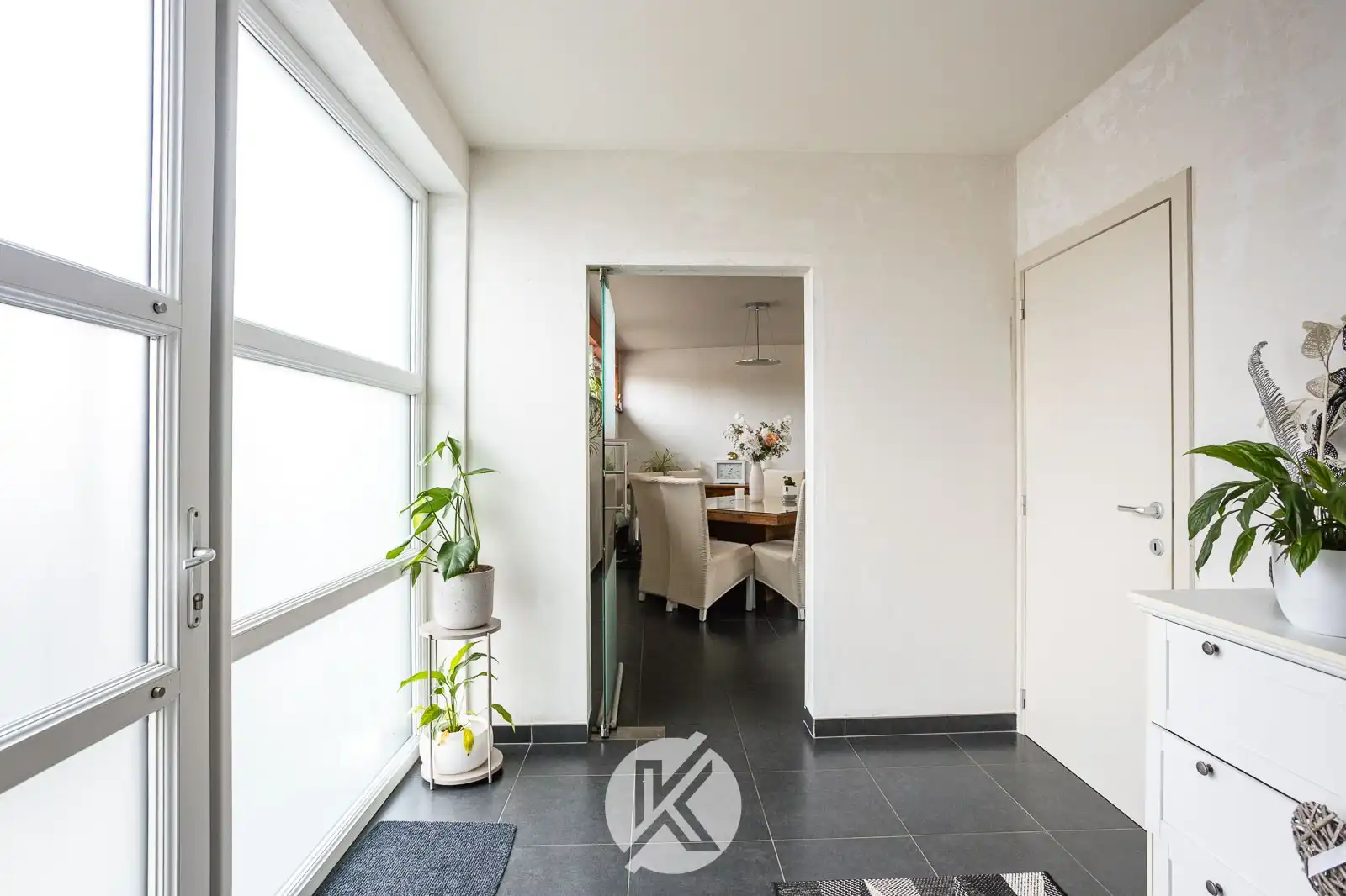 Moderne gezinswoning met aparte garage foto 5