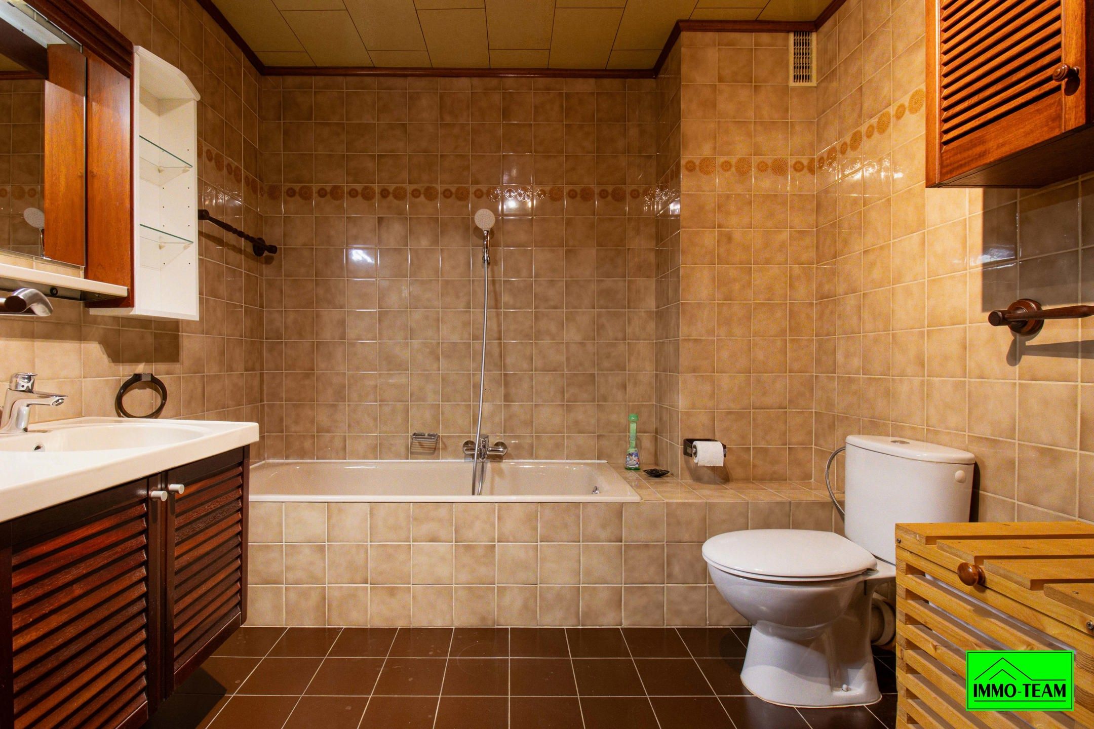 Ruime goed onderhouden gezinswoning met 4 slaapkamers foto 15