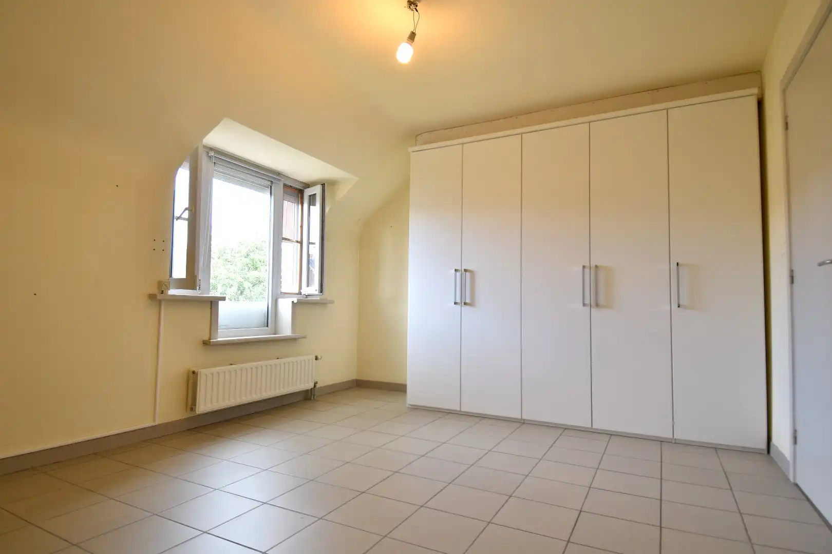 Gezinswoning met 3 slaapkamers, tuin én garage in doodlopende straat te koop in Menen foto 12