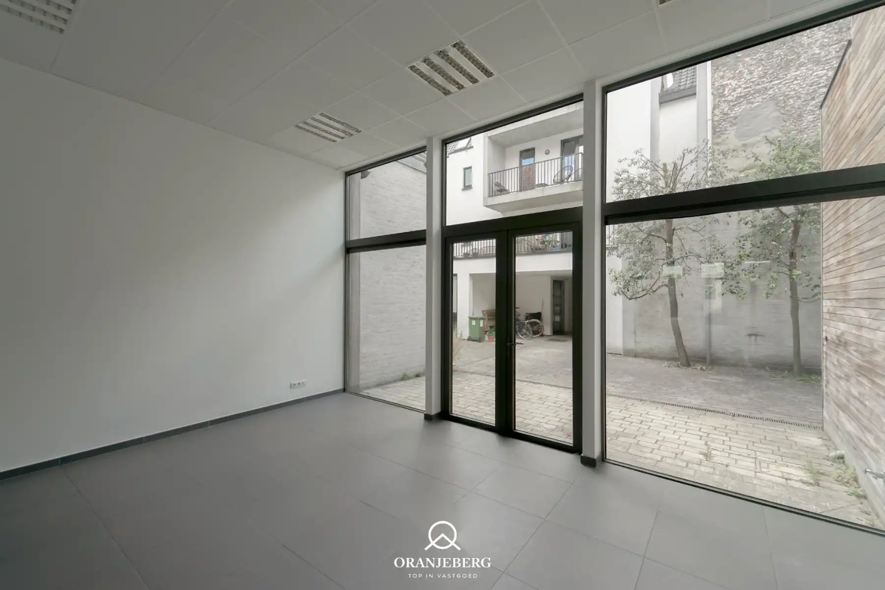 Handelspand 178 m²  te huur in Burgstraat foto 3
