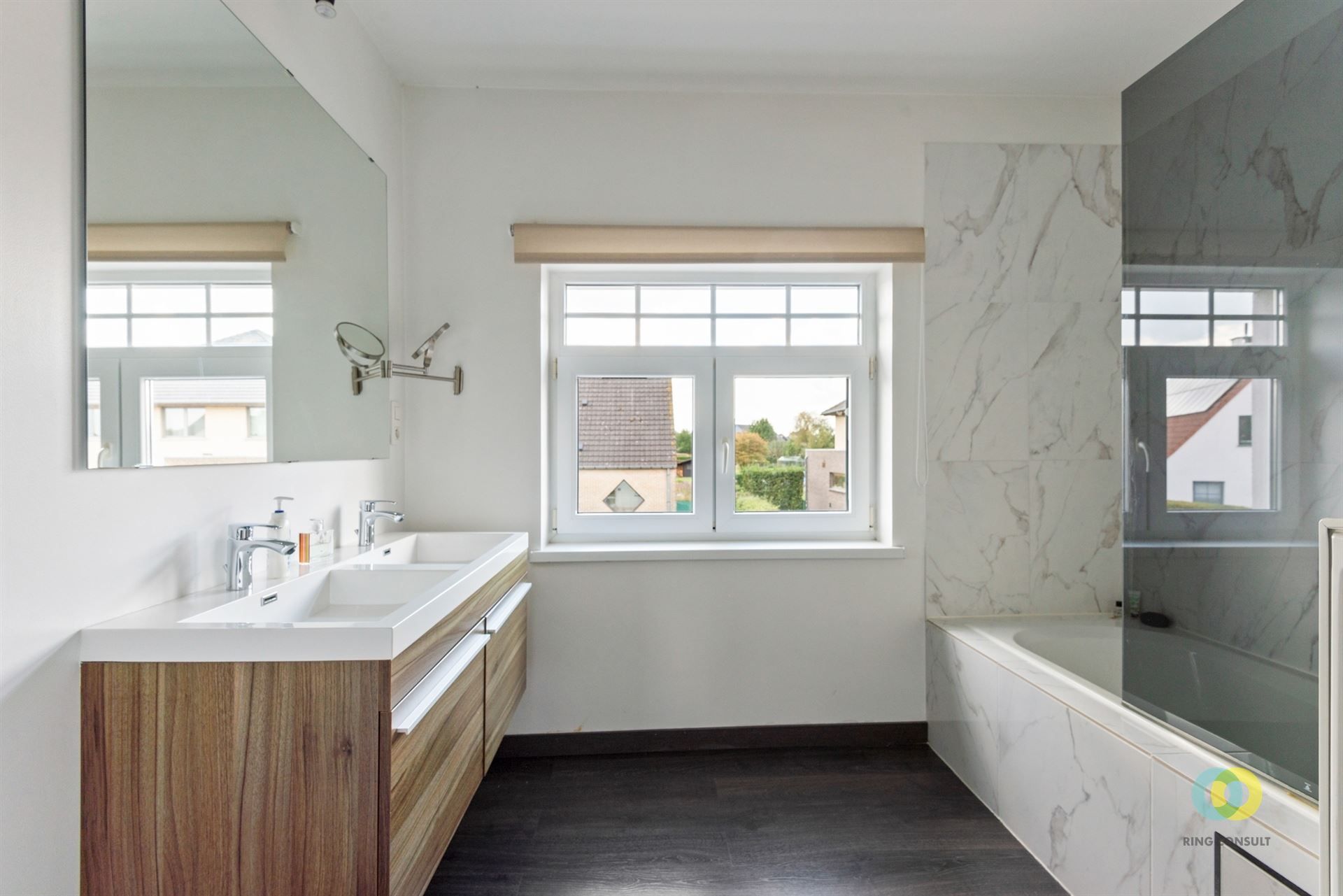 Recent gerenoveerde 3-gevel met open zicht foto 10