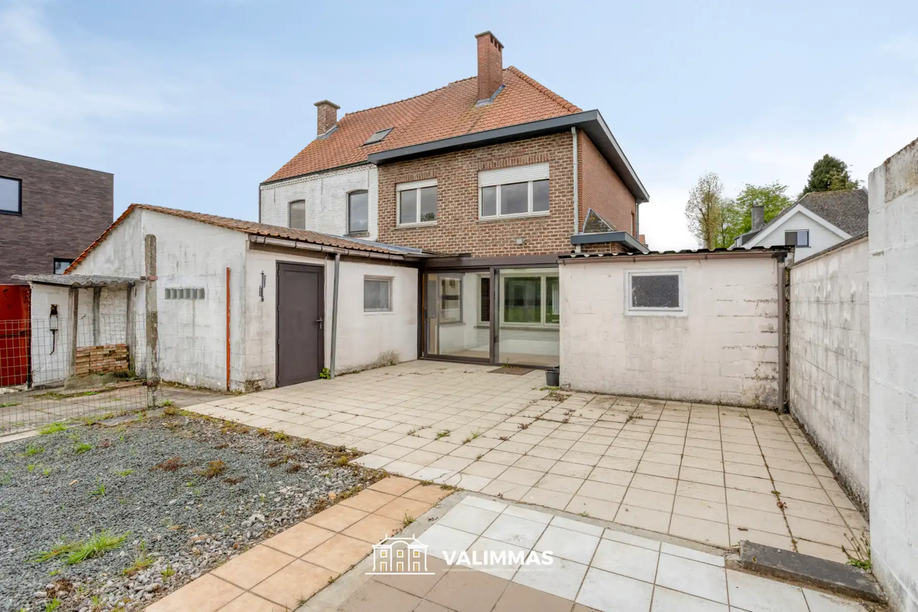 Een landelijk gelegen driegevelwoning met garage en tuin... foto 18