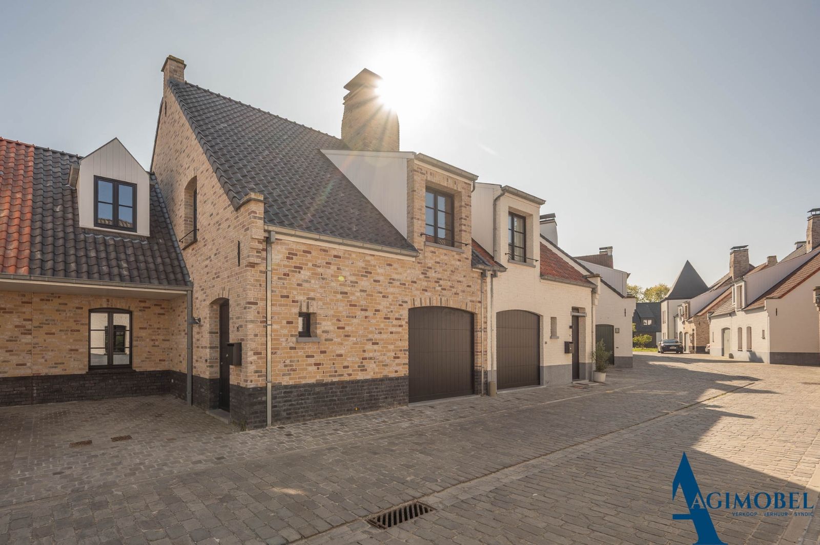 Recente woning met 4 slaapkamers en zonnige tuin in het pittoreske Ramskapelle. Idyllisch en rustig gelegen foto {{pictureIndex}}