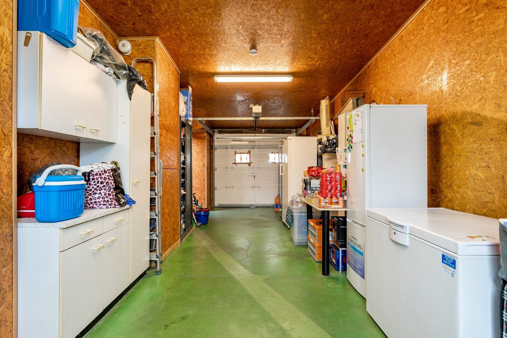 Ruime, te renoveren woning met 3 slpk en garage foto 19