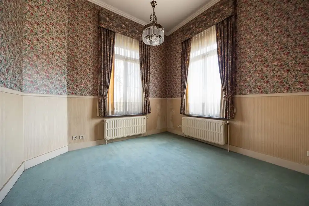 Unieke herenwoning met veel potentieel foto 9