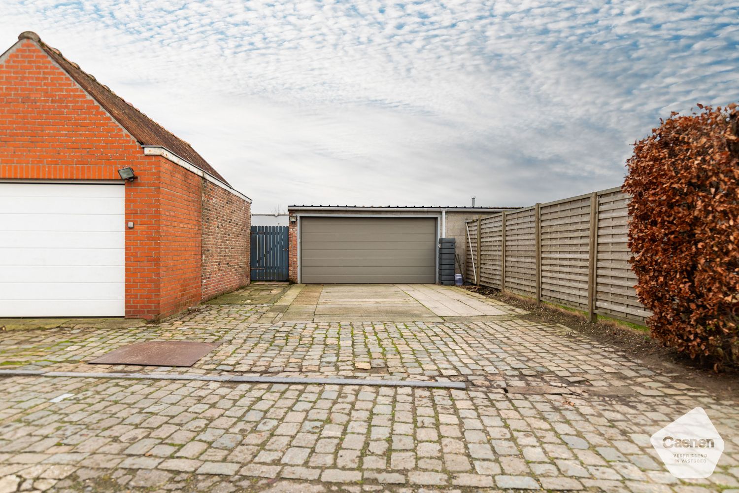 LEUKE HEDENDAAGSE WONING met 3 slaapkamers en een LOODS met oprit foto 9