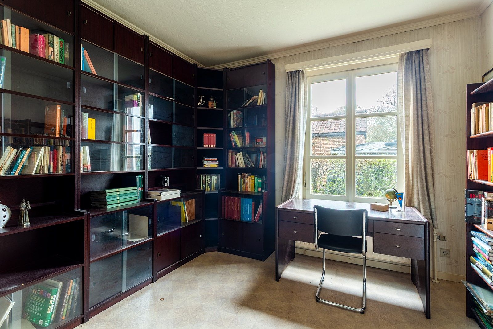 Jaren 70 villa op ruim perceel  foto 20