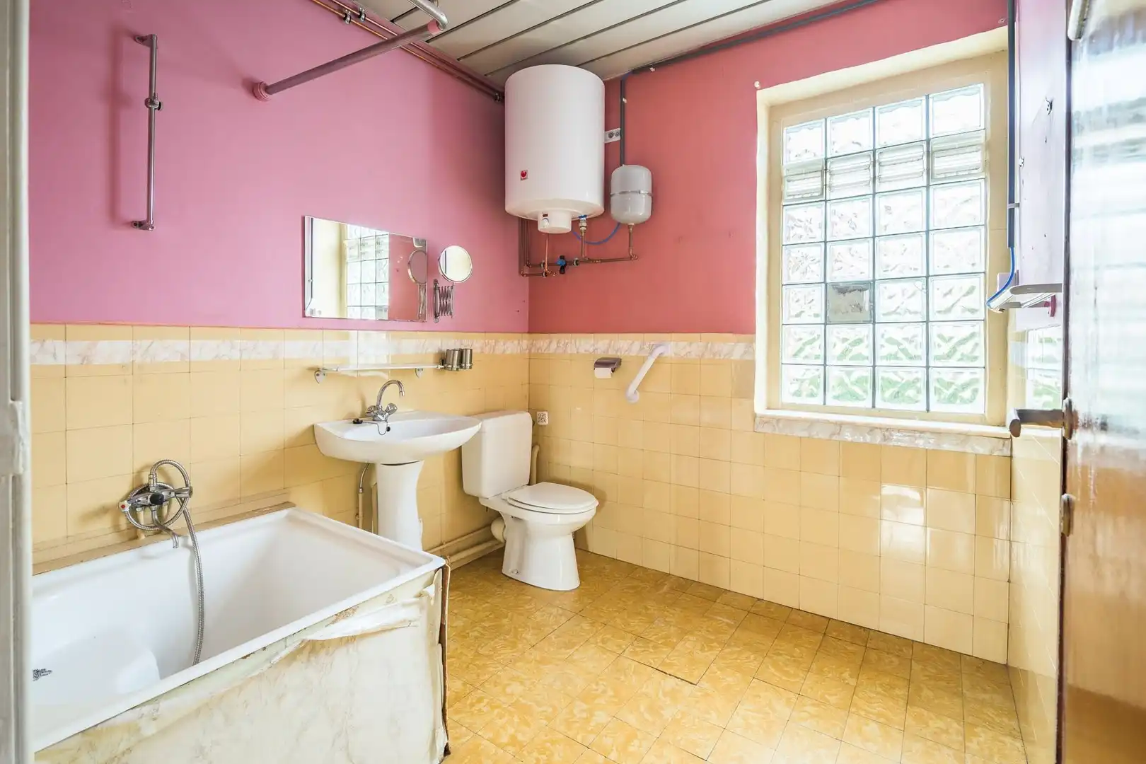 🏡 Charmante te renoveren woning met tuin in het historisch centrum van Merksem foto 15