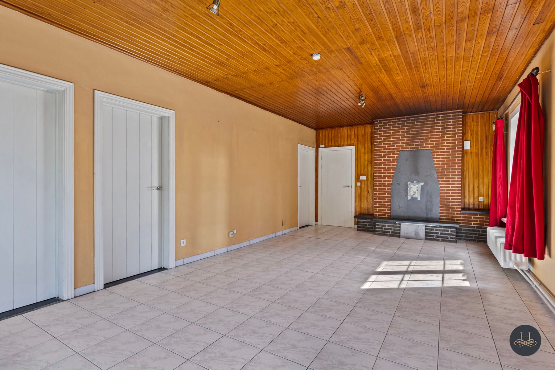 In het groen gelegen openstaande en te renoveren woning  foto 7