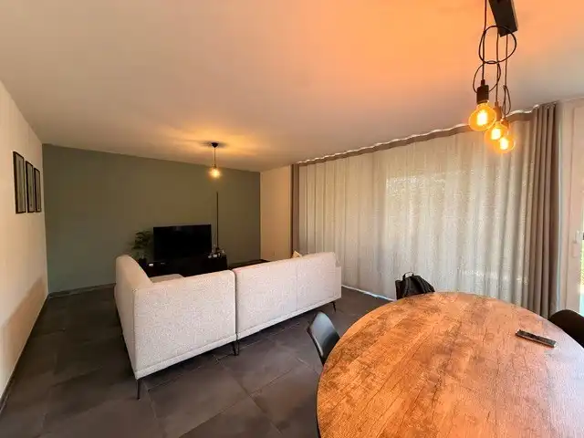 Recent, gelijkvloers appartement afgewerkt met hedendaagse materialen nabij Maaseik! foto 3