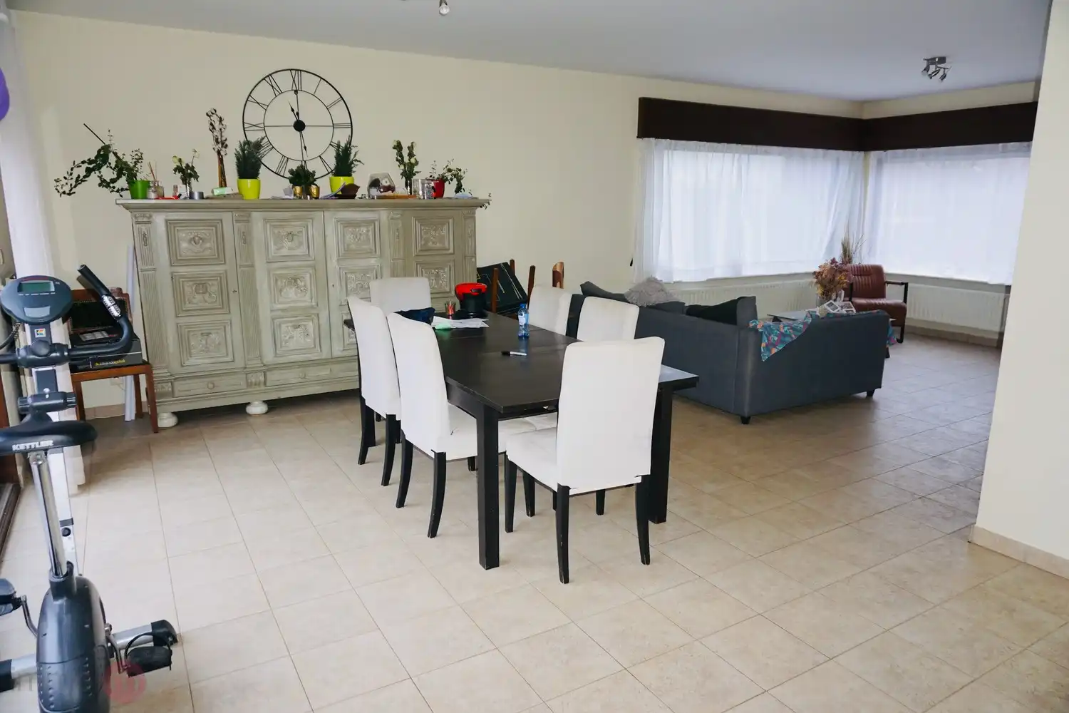 Rustig gelegen woning met 4 slaapkamers, bureau (of extra slaapkamer), garage en grote tuin. foto 4