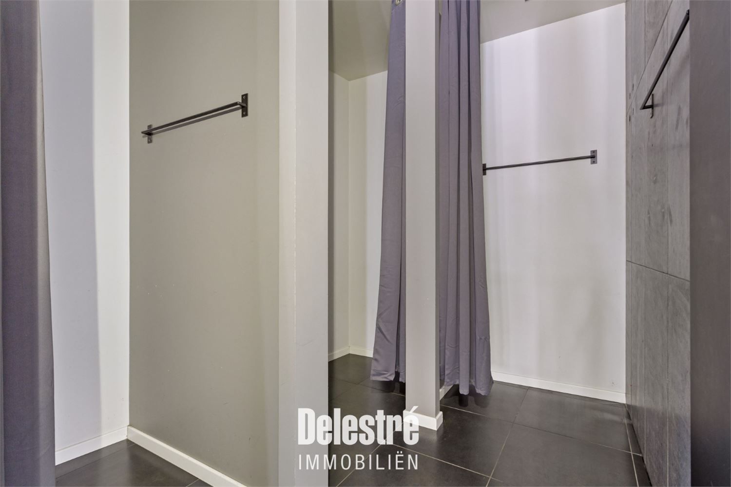 MODERN INSTAPKLAAR COMMERCIEEL GELIJKVLOERS BEVERSTRAAT foto 12