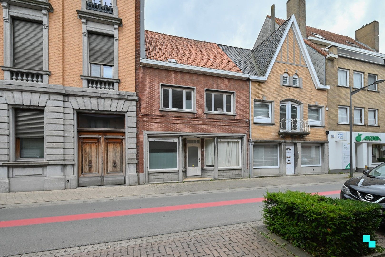 Hoofdfoto van de publicatie: Centraal en gunstig gelegen te renoveren woning