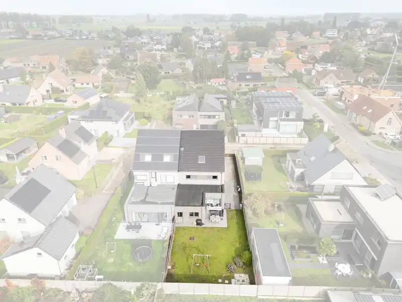 Instapklare halfopen bebouwing met zonnige tuin in Bentille foto 17