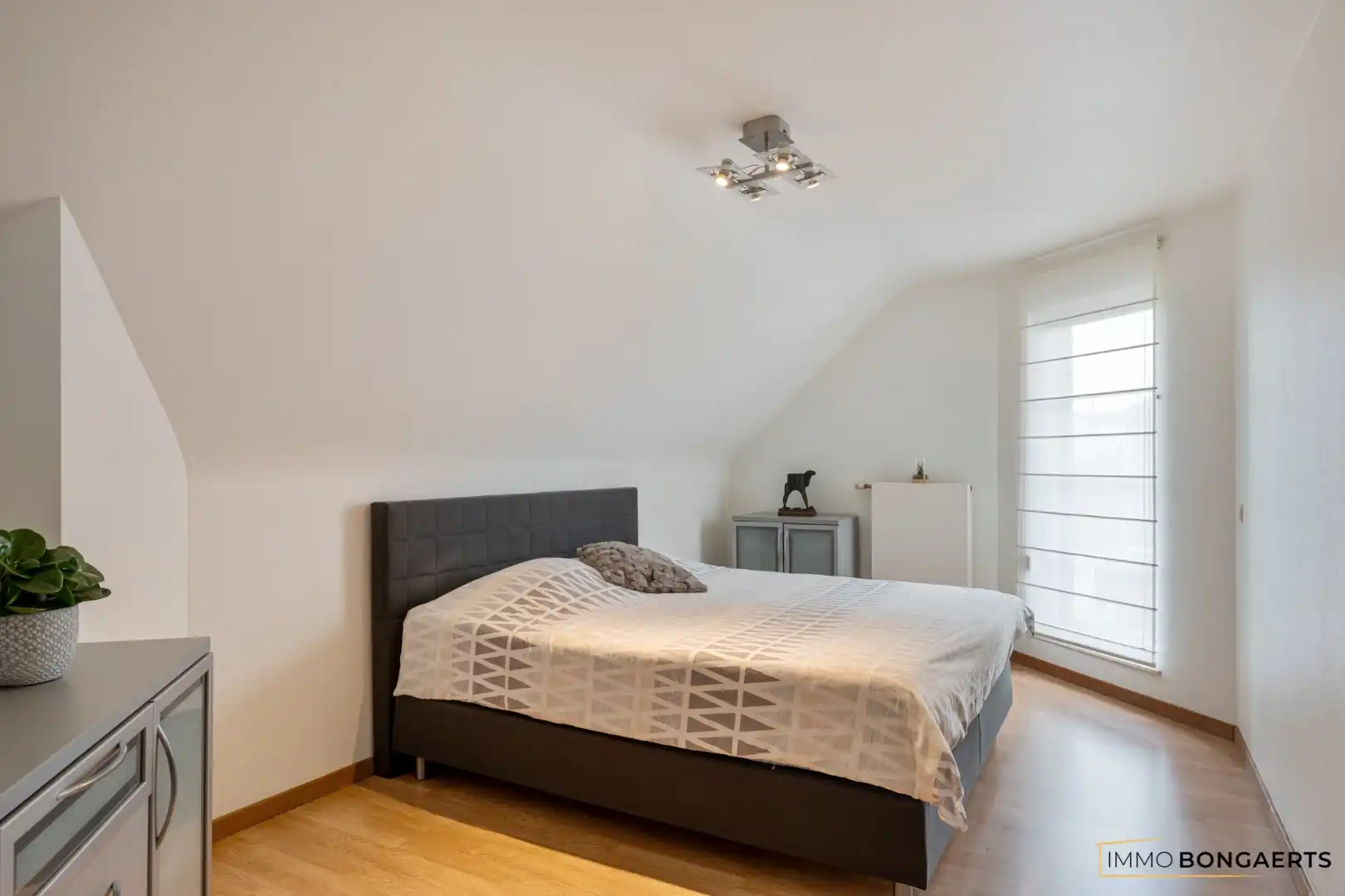 Ruime woning met 3 slaapkamers foto 18