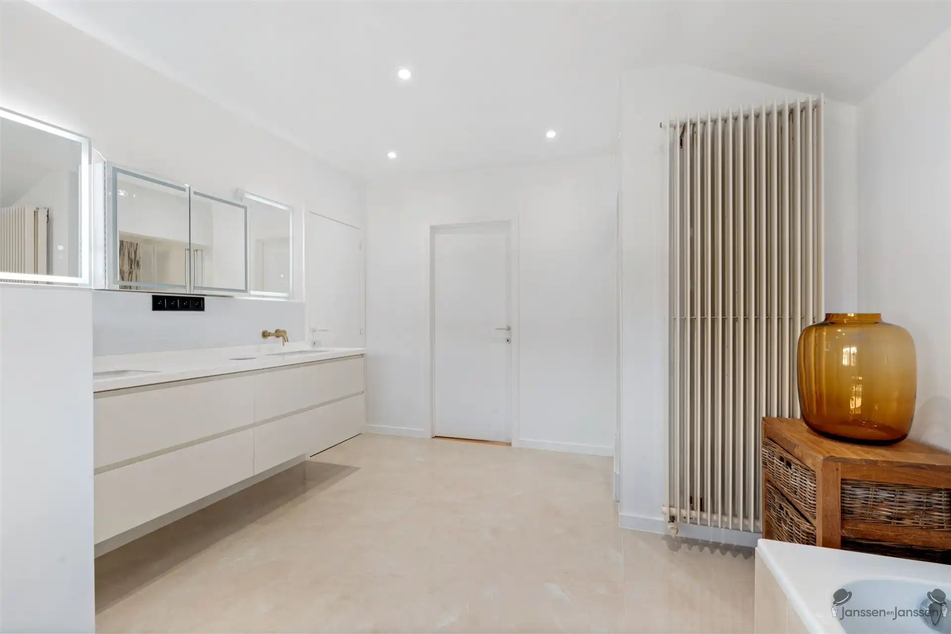 MODERNE, VOLLEDIG GERENOVEERDE VILLA OP RUSTIGE LIGGING IN TREMELO foto 16