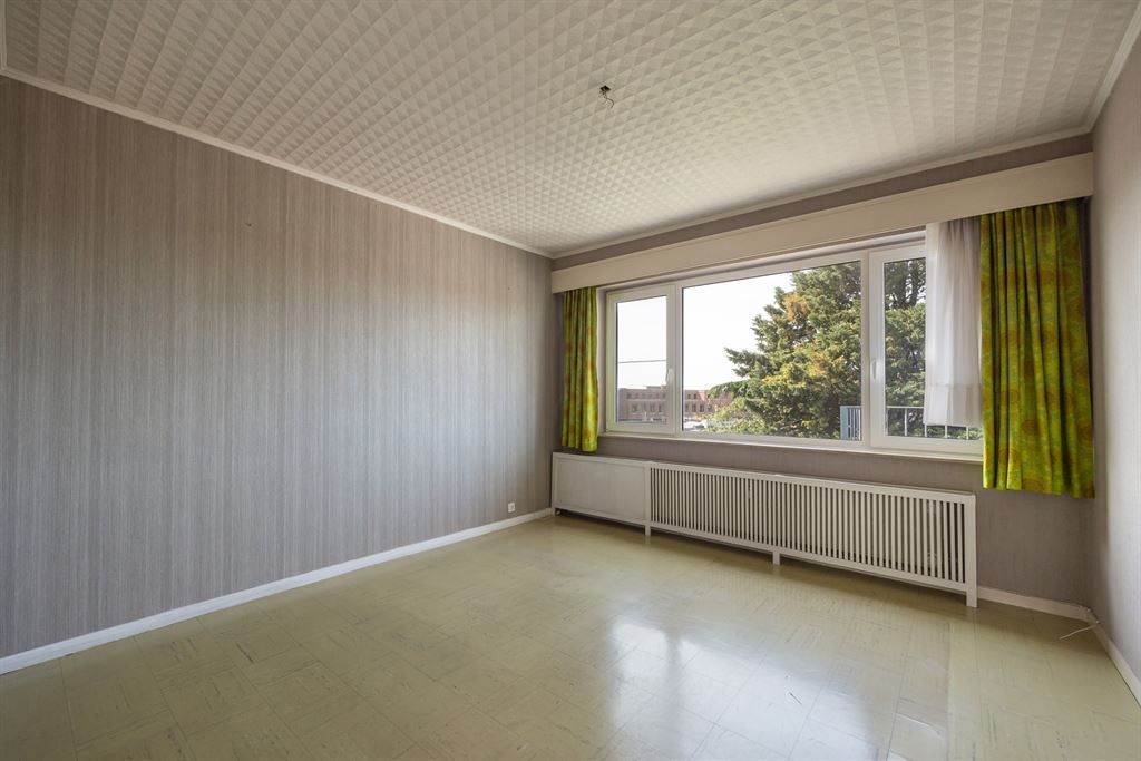 Lichtrijk, op te frissen appartement  foto 13