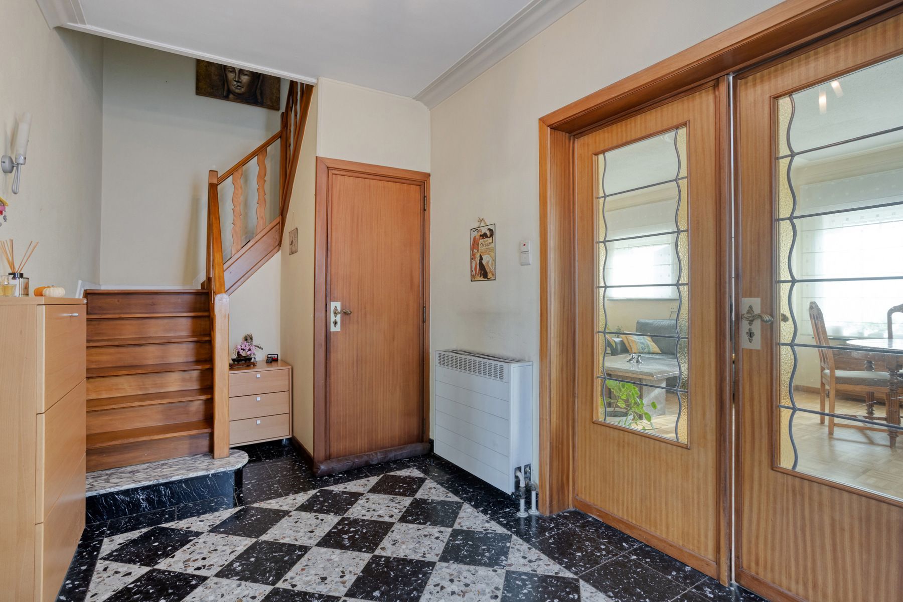 Te moderniseren halfopen woning met tuin en garage foto 3