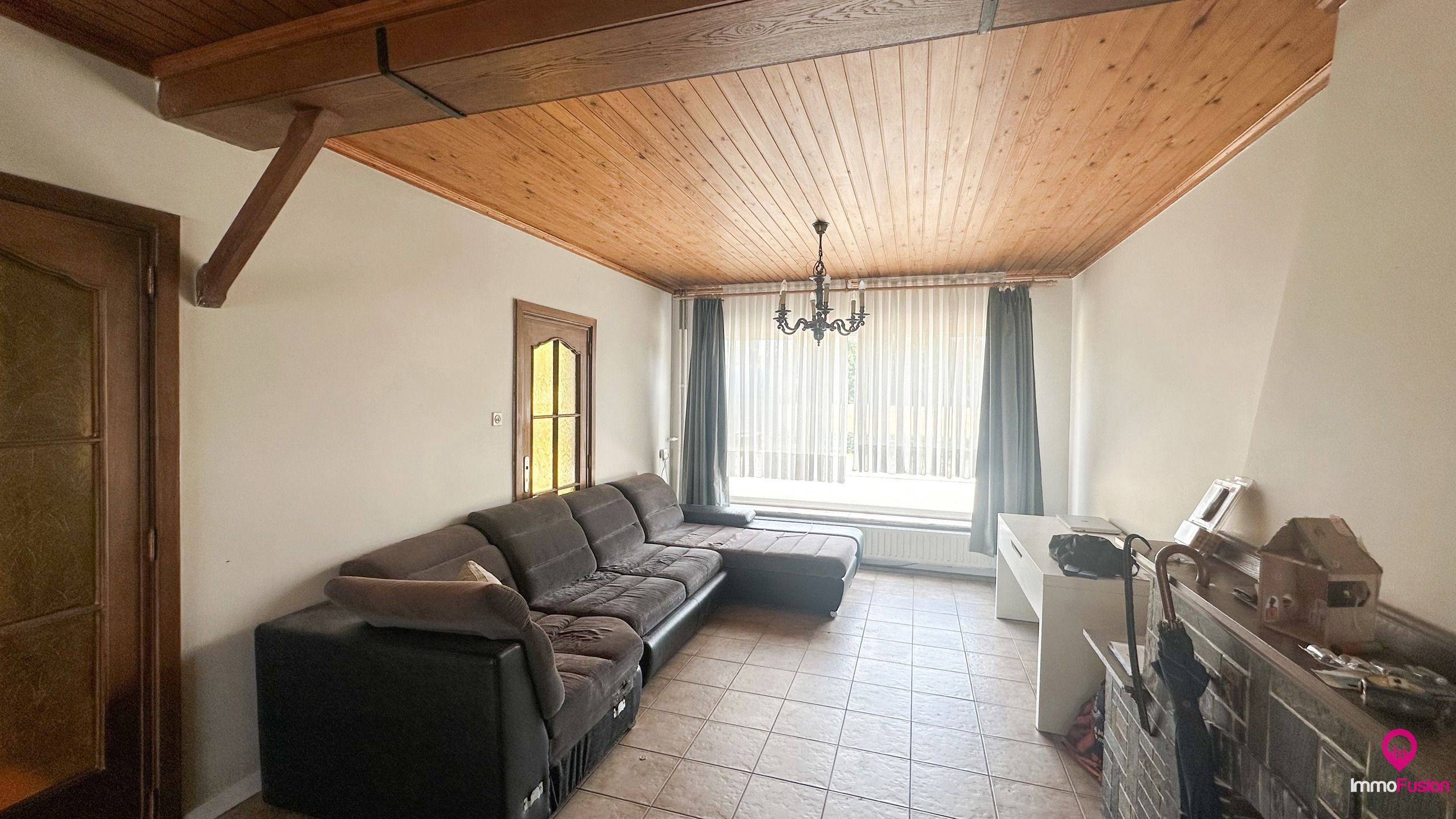 Hoofdfoto van de publicatie: Gesloten bebouwing met 3 slaapkamers en inpandige garage!