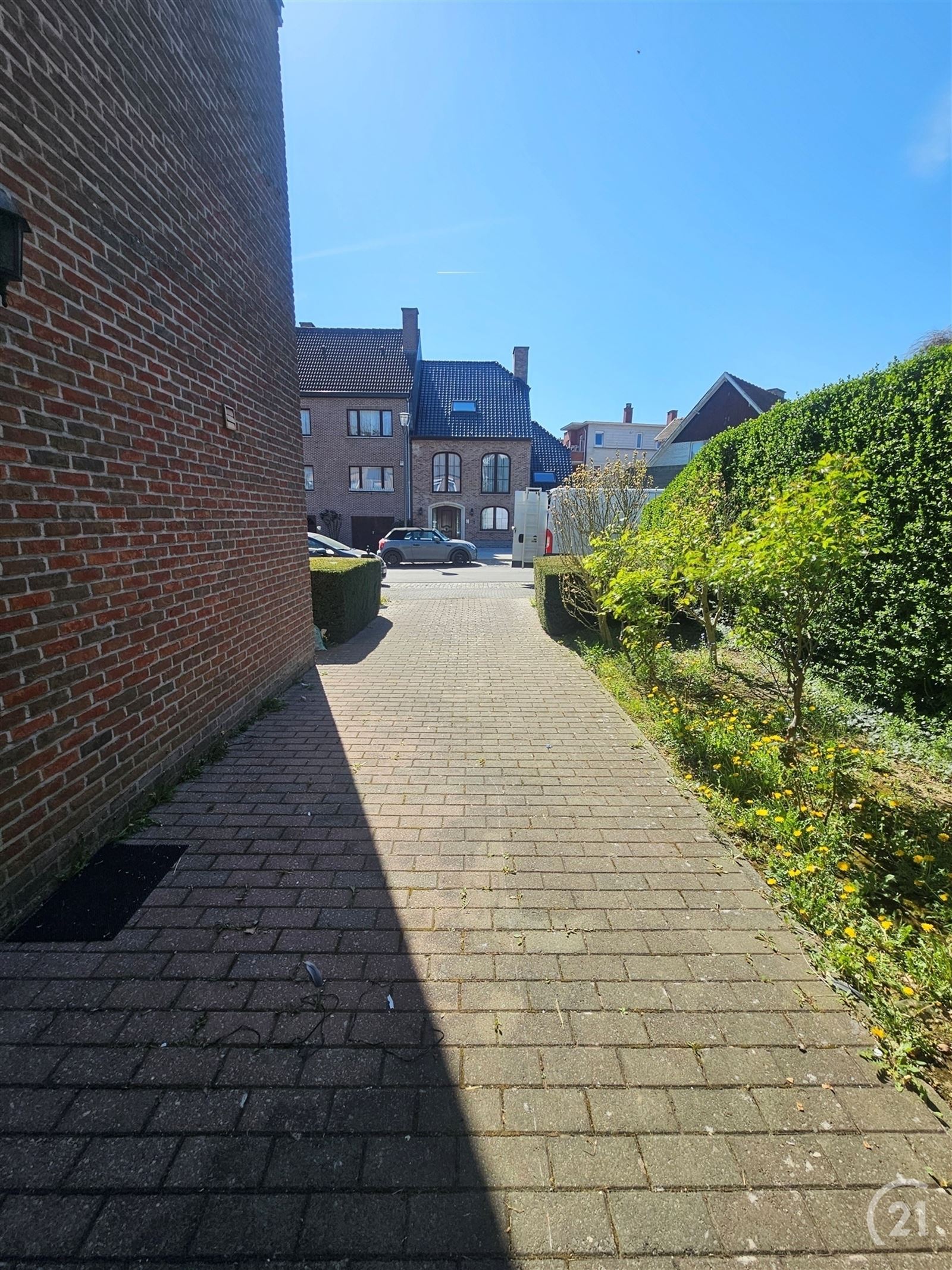 Lichtrijke woning met tuin en garage foto 7