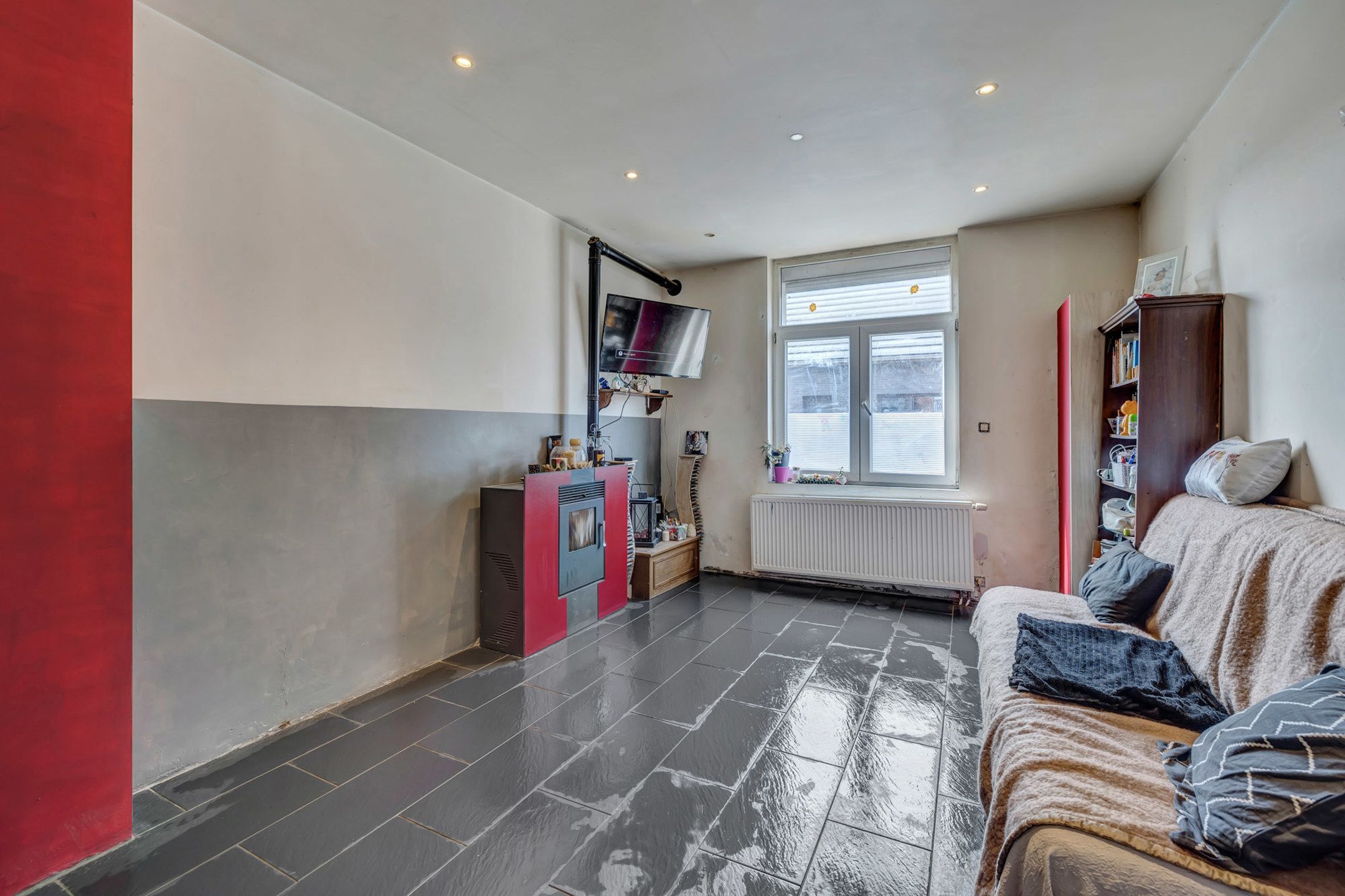 Te renoveren woning te koop in Lebbeke met garage foto 4