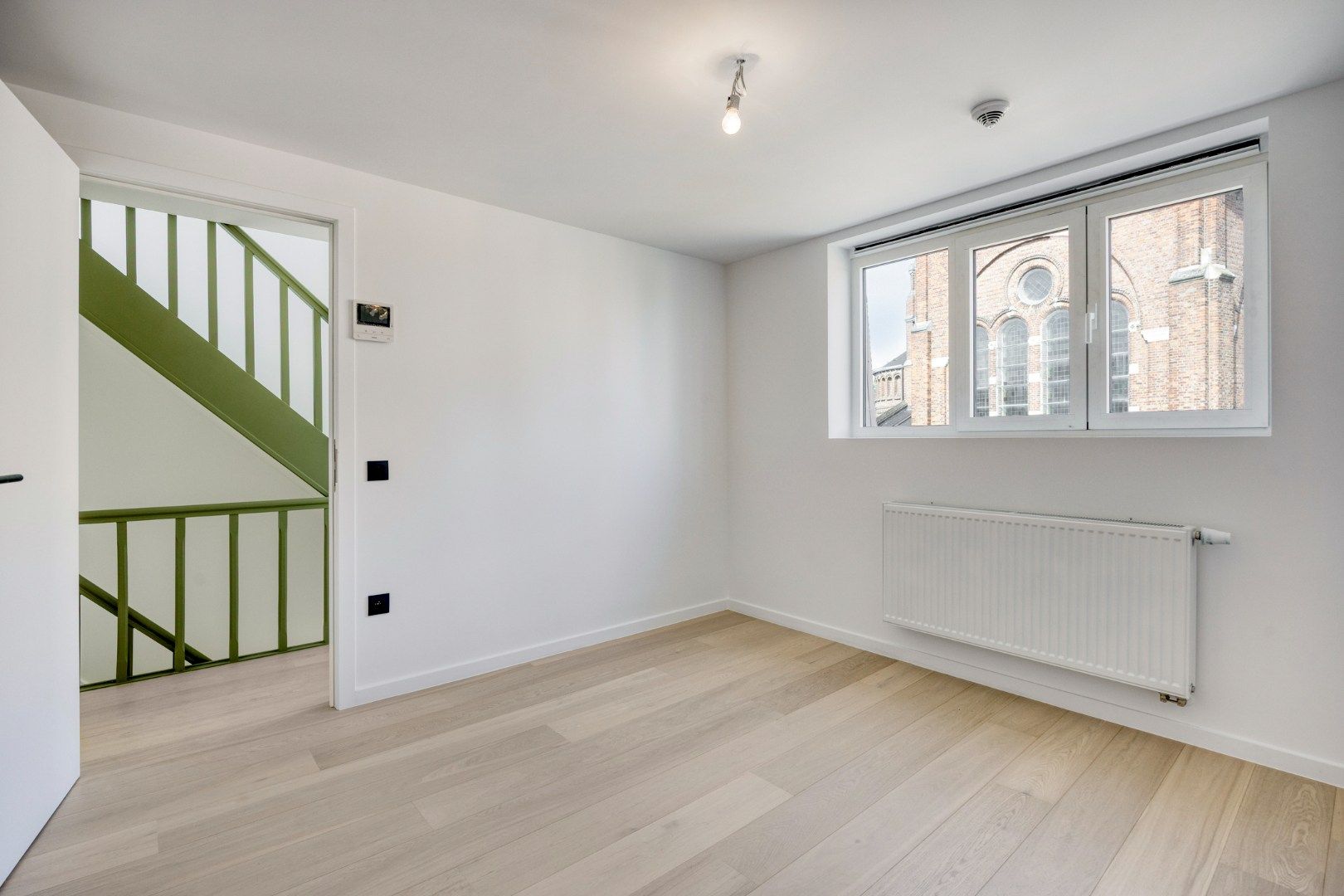 Volledig gerenoveerde en gemeubelde studentenkamer in een kleinschalige residentie! foto 7