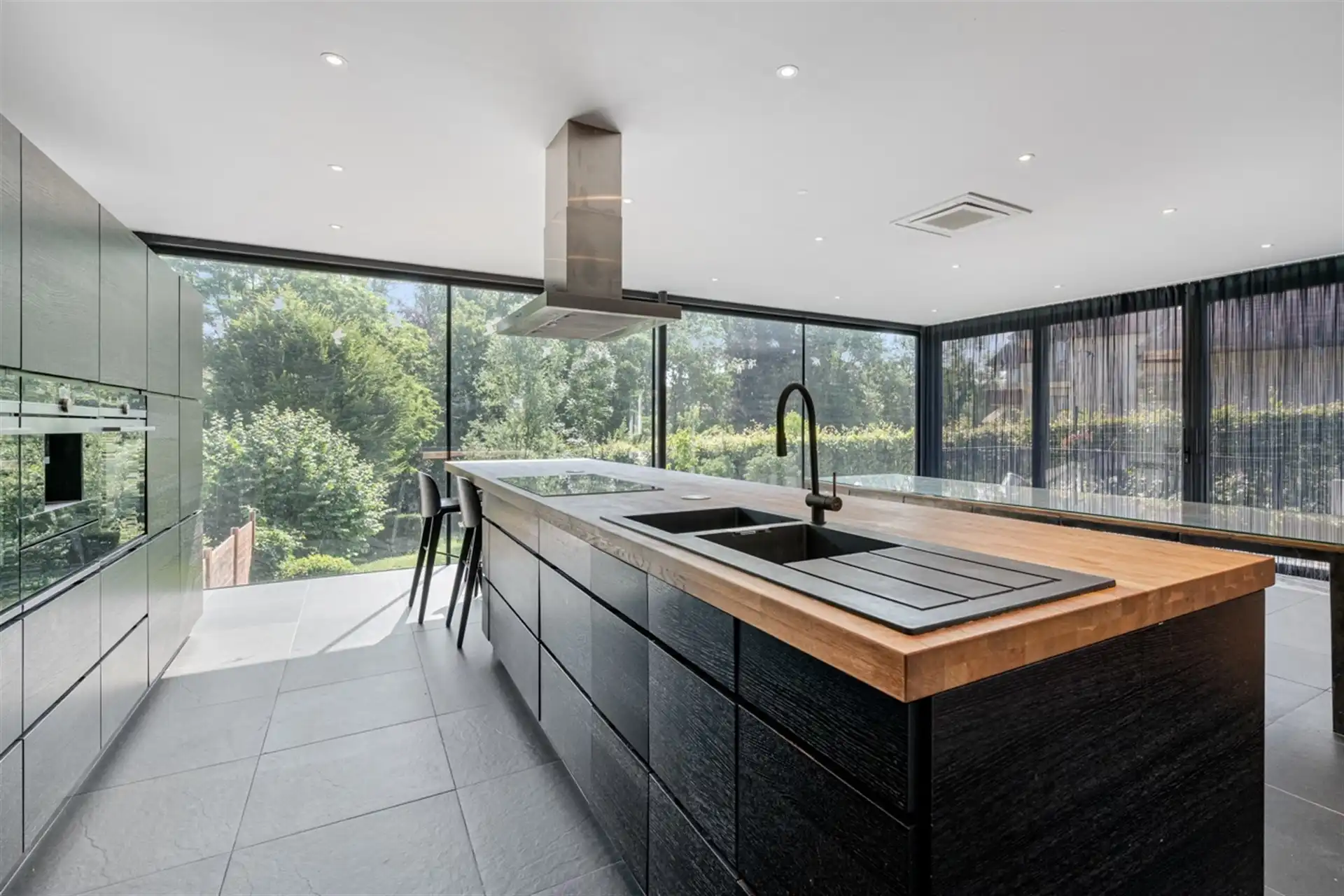 Prachtige HOB met vier slaapkamers, bureau en grote tuin foto 9