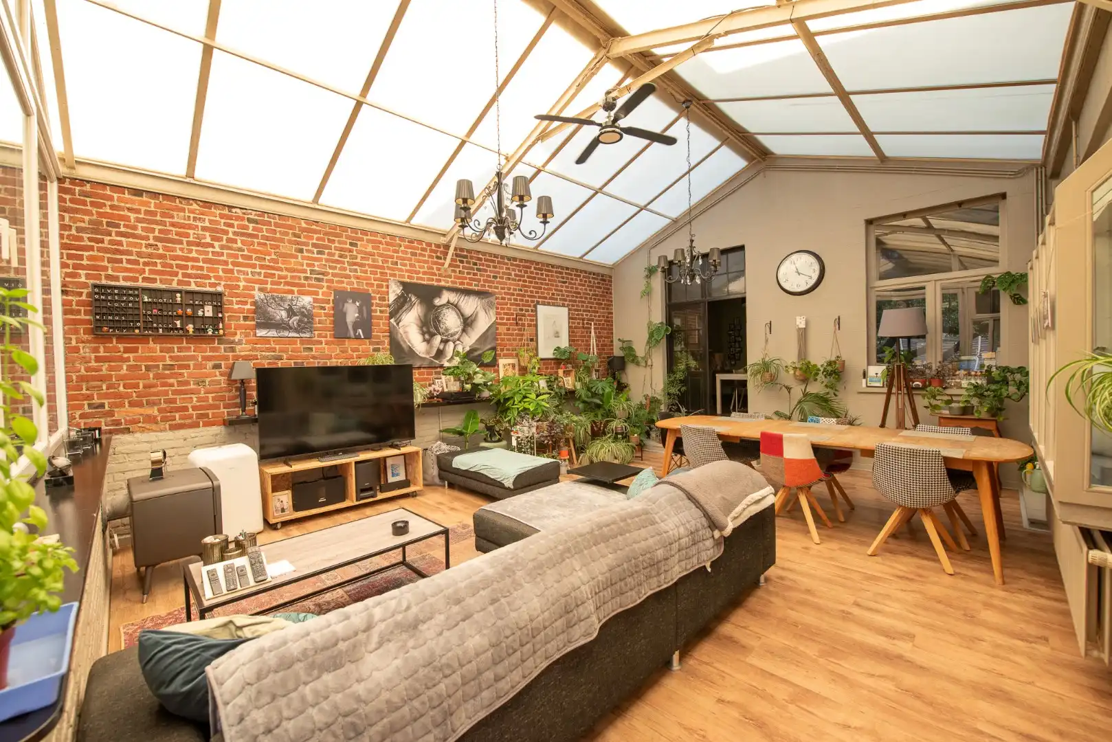 Karaktervolle stadswoning TE KOOP met prachtige stadstuin op toplocatie in Waregem! foto 6