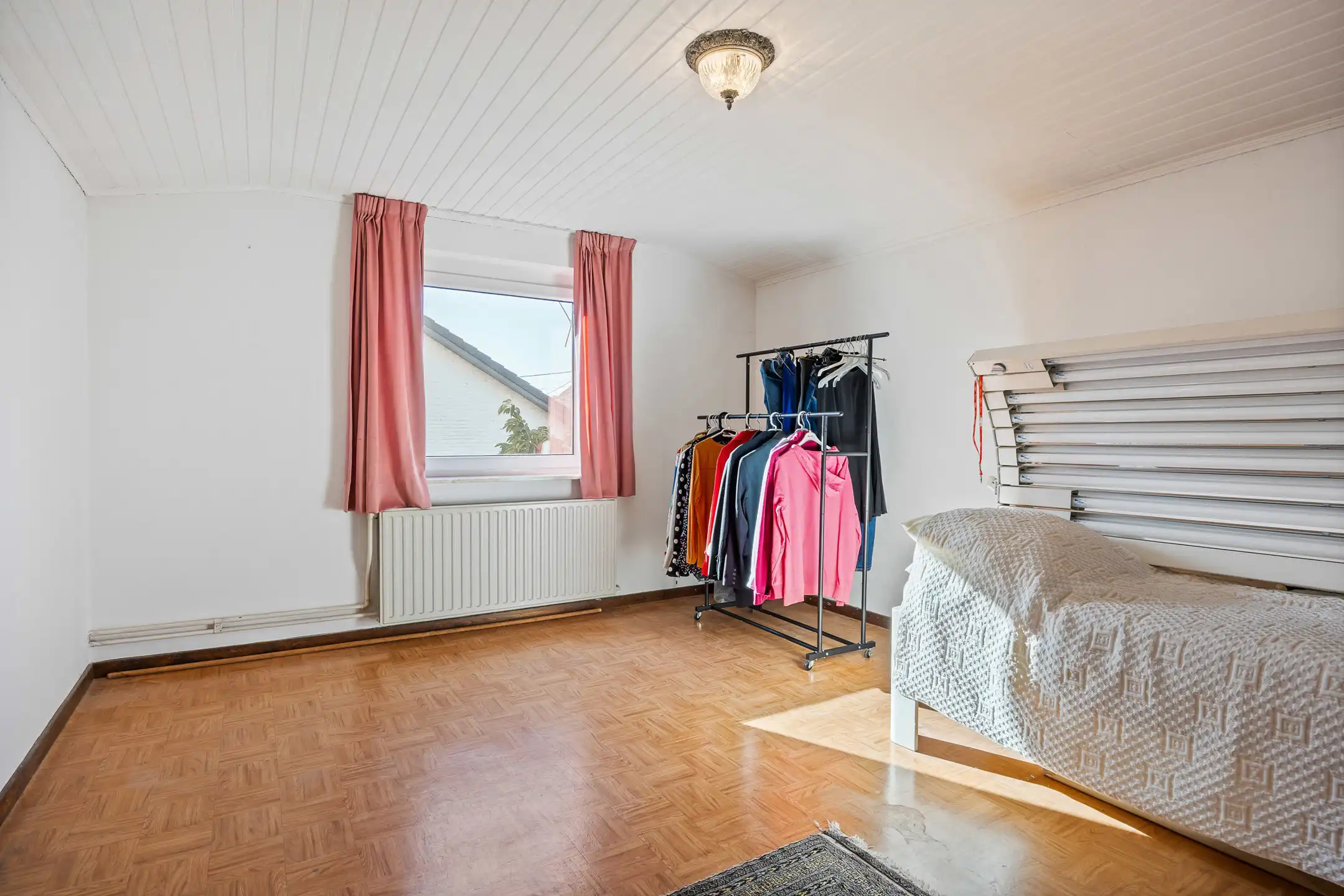 Ruime vrijstaande woning met 2 garages in Herderen foto 13