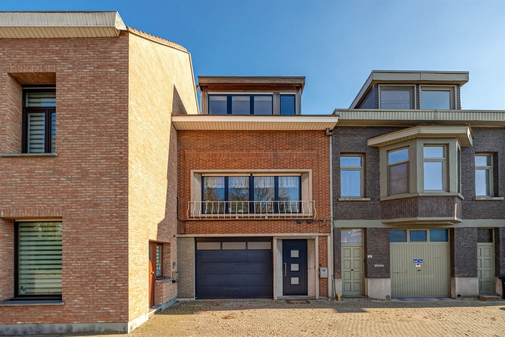 Gezond huis met extra garagebox foto {{pictureIndex}}