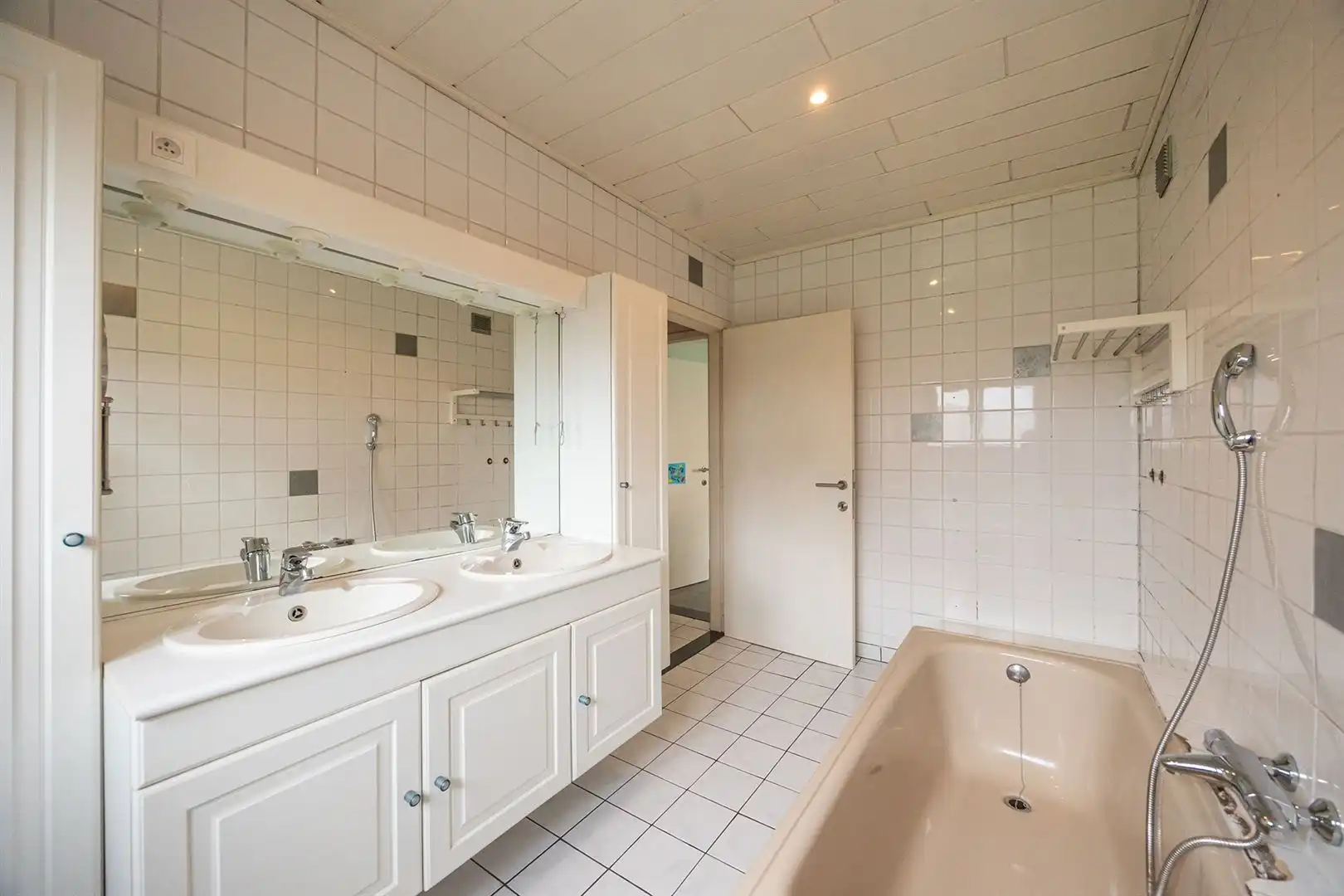 Instapklare laagbouwwoning op een rustige locatie.  foto 16