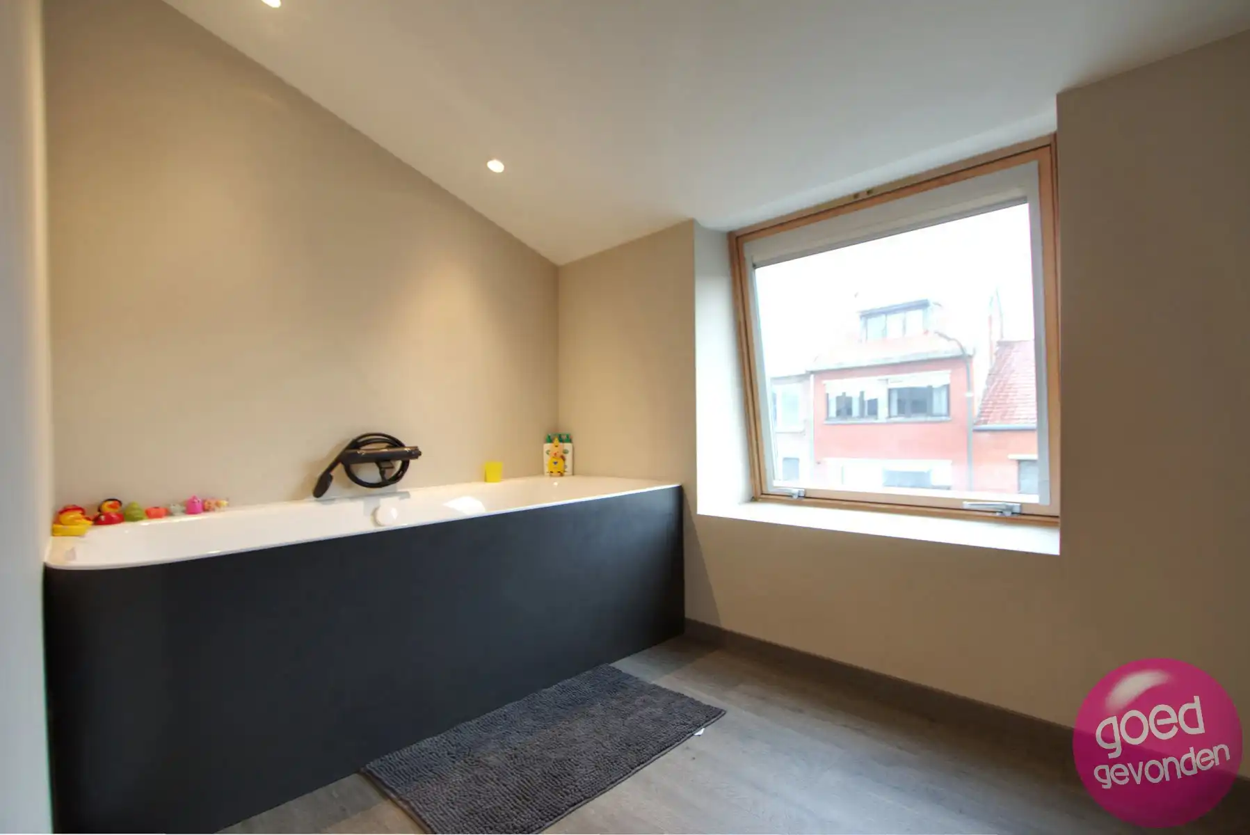 WONING - GERENOVEERD - 3 SLK - 2 BDK - TUIN - TERRAS foto 24