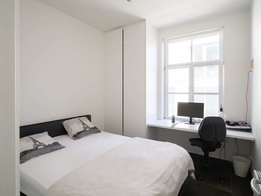 Lichtrijk 2-slaapkamer appartement aan het Sint-Annaplein foto 13