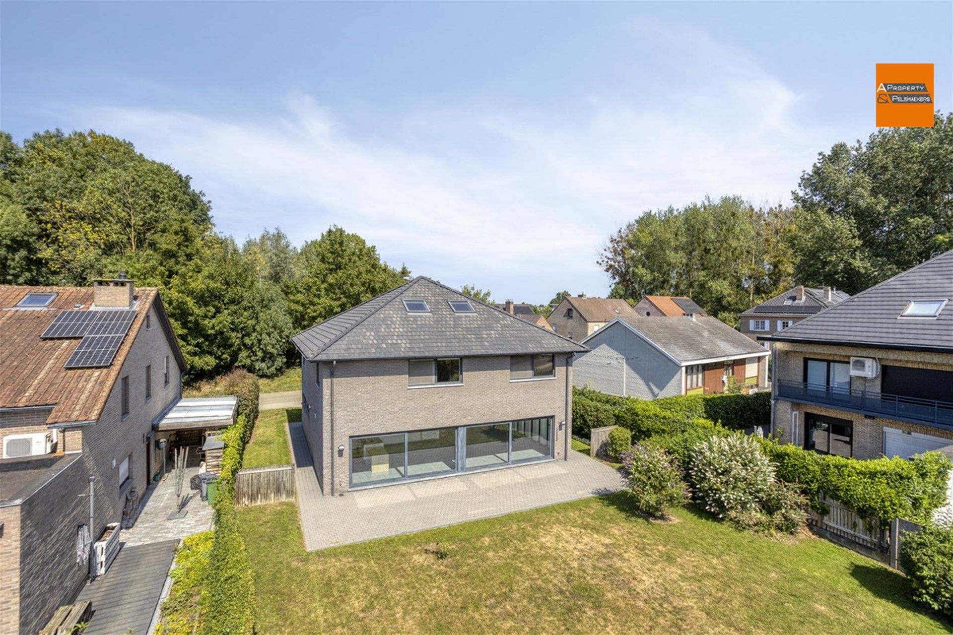 Een stijlvolle villa gelegen in een rustige straat in Kortenberg.

 foto 20