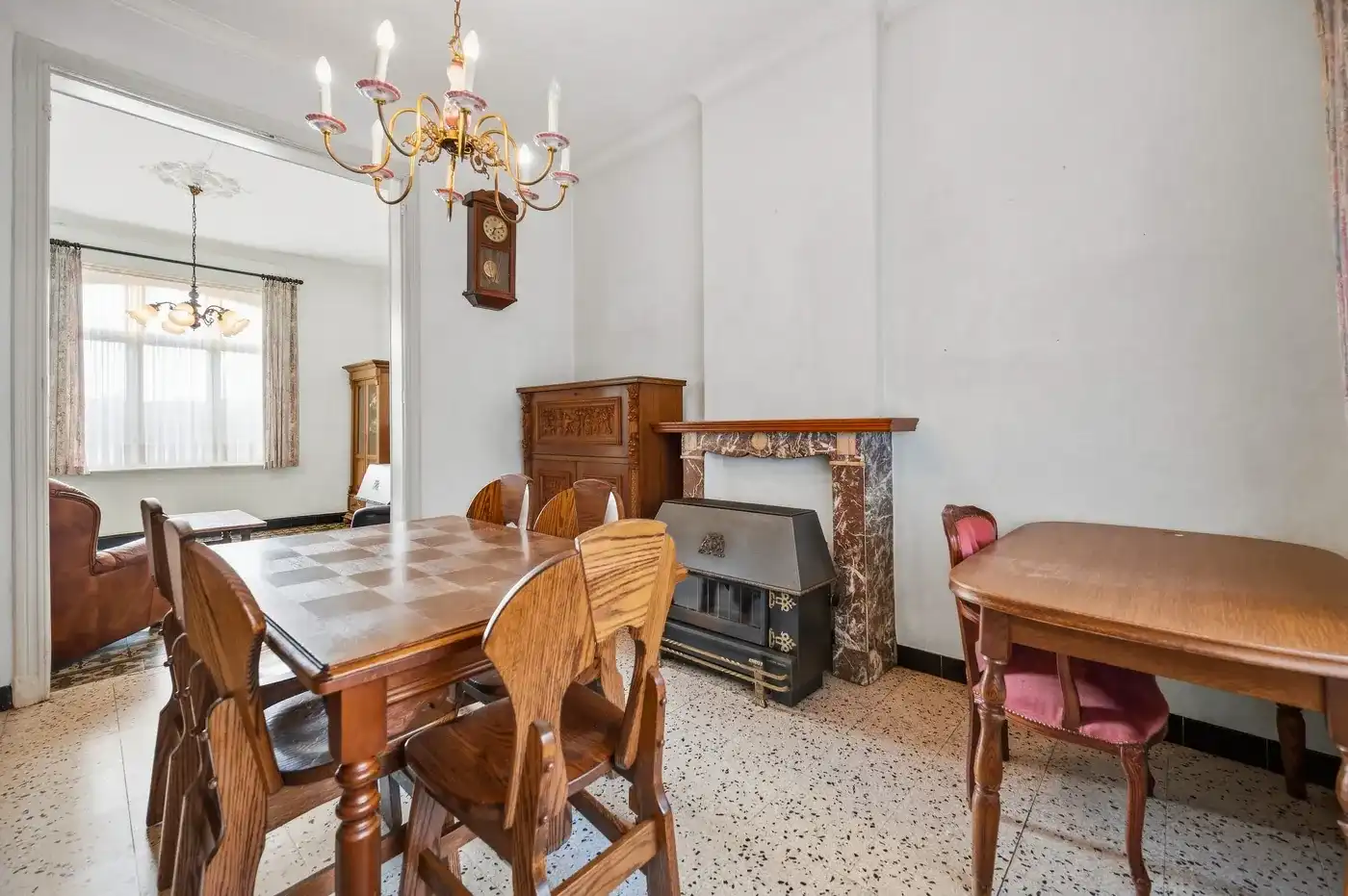 Charmante renovatiewoning met grote tuin en garage op royaal perceel foto 6