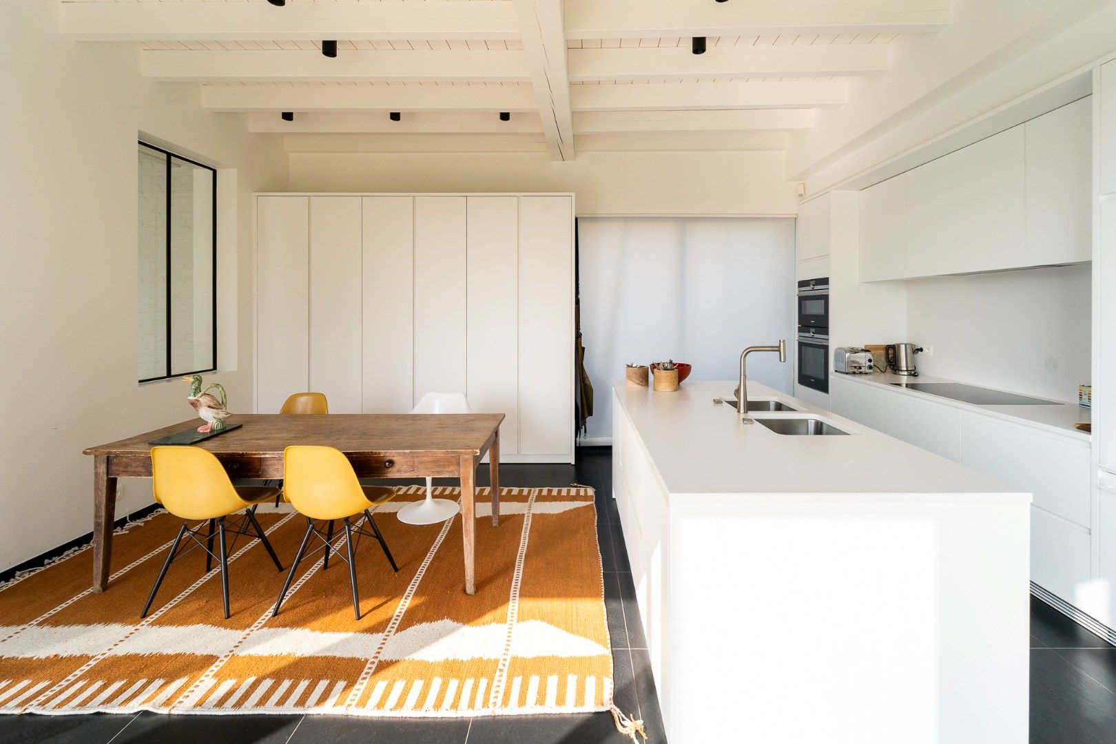 Prachtig gerenoveerde hoeve met panoramisch zicht over de polders foto 20