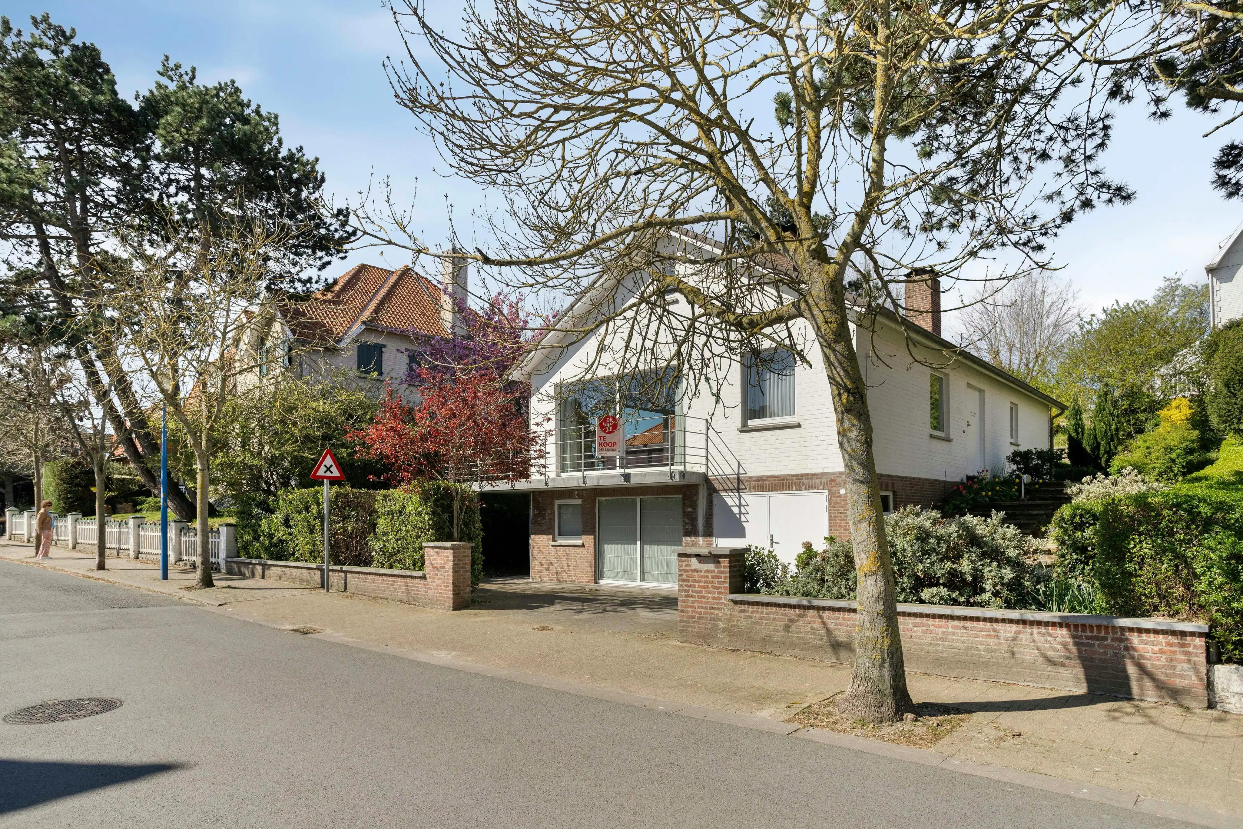 Gerenoveerde woning met 6 slaapkamers in centrum Koksijde-Bad foto {{pictureIndex}}