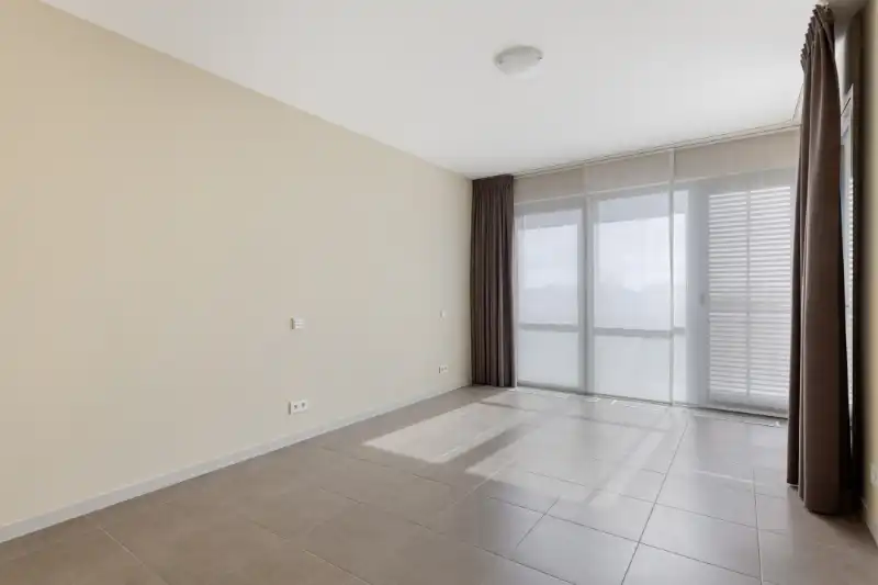 Ruime serviceflat met 1 slaapkamer (100 m²) voor eigen gebruik of als investering foto 7