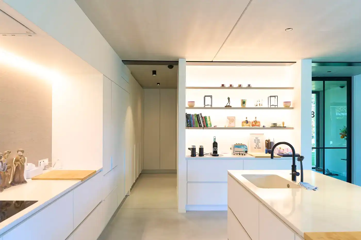 Moderne gezinswoning met ruime tuin, carport en drie slaapkamers en 2 badkamers in het hart van ’s Gravenwezel foto 15