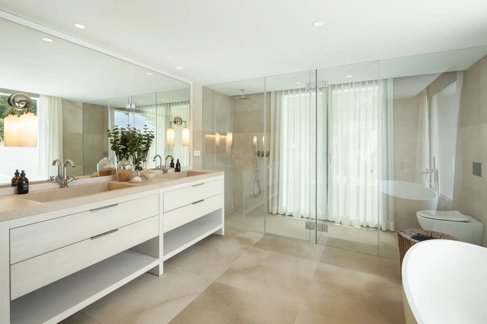 Iconische villa in Marbella’s toplocatie – instapklaar meesterwerk met tennisbaan, spa en cinema foto 11