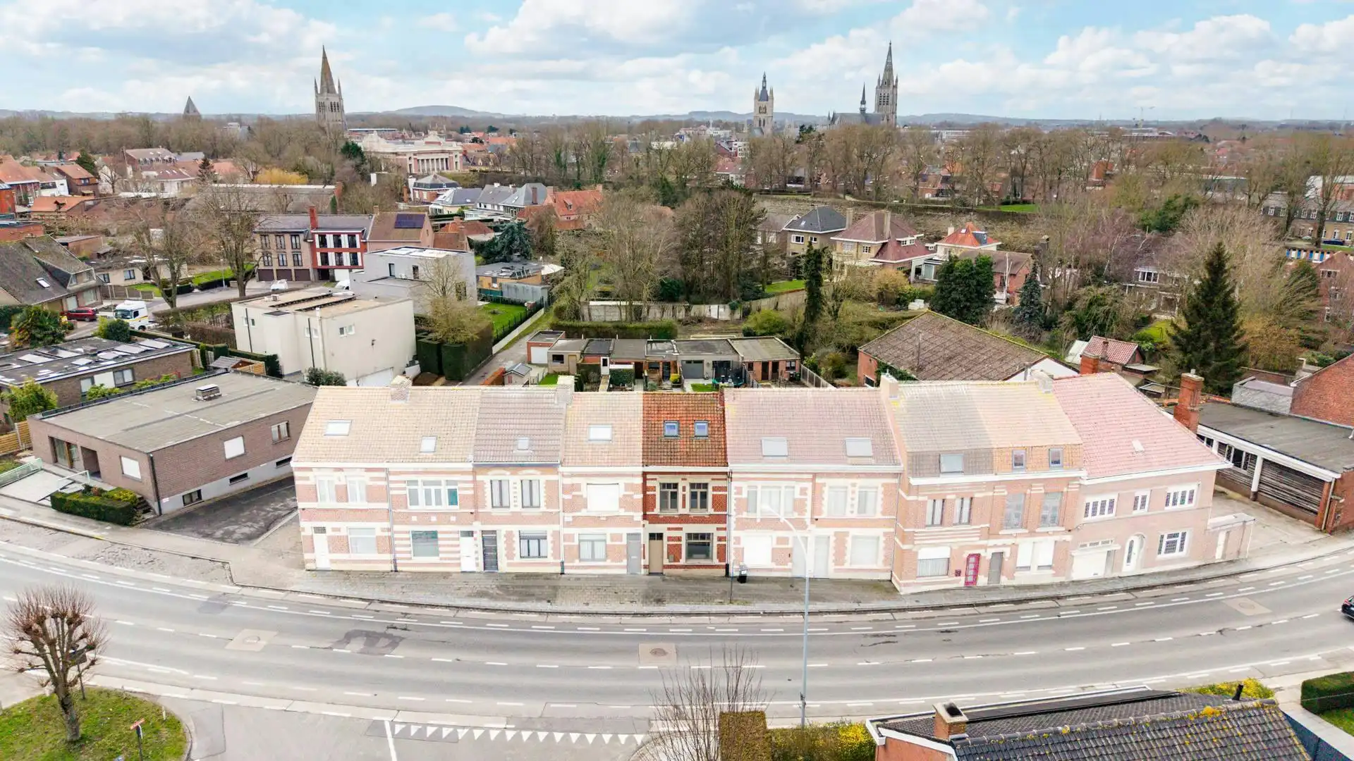 Recent gerenoveerd huis te koop in Ieper foto 6