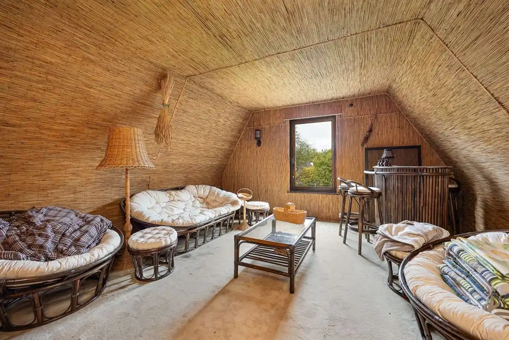 Te renoveren charmante villa met zwembad foto 14