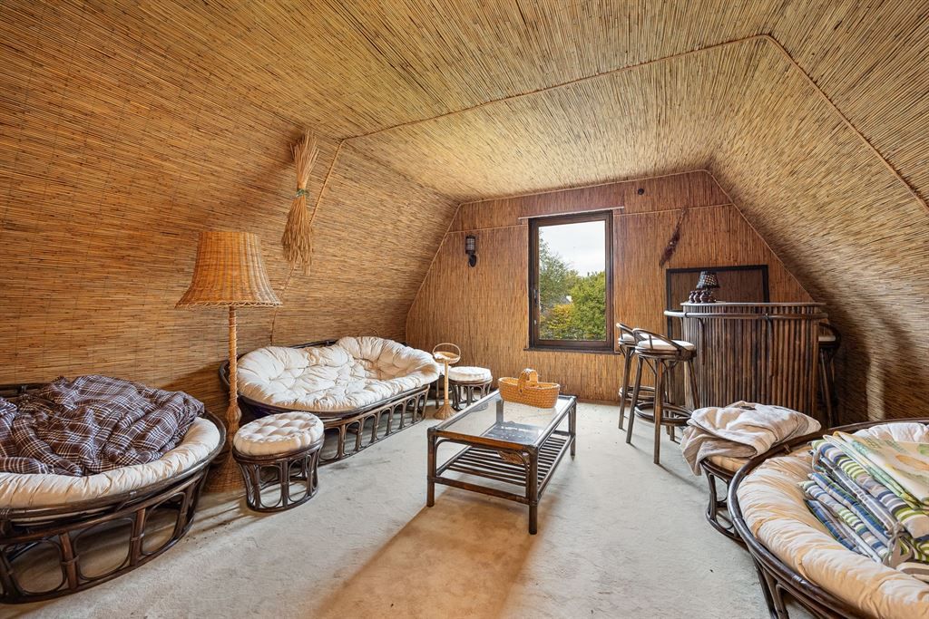 Te renoveren charmante villa met zwembad foto 14