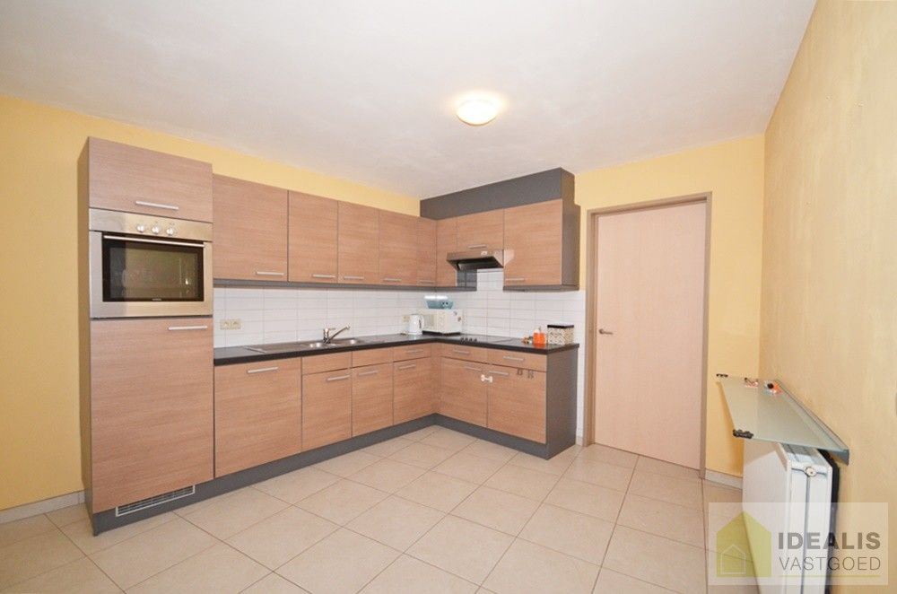 Ruim en aangenaam appartement pal in het centrum van Neerpelt! foto 8